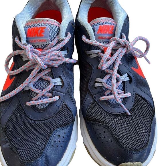 NIKE WOMENS SIZE 9.5 WILD TRAIL
ATHLETIC SHOES - Picture 5 of 7